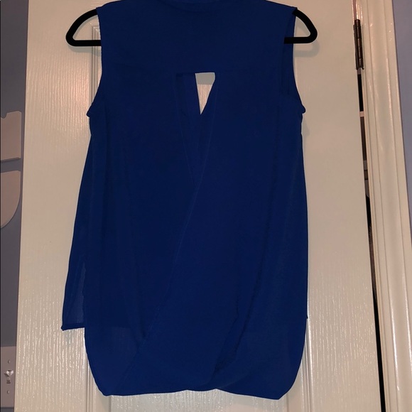 Short Sleeve Shirt with Gorgeous Back Detailing - Picture 4 of 7